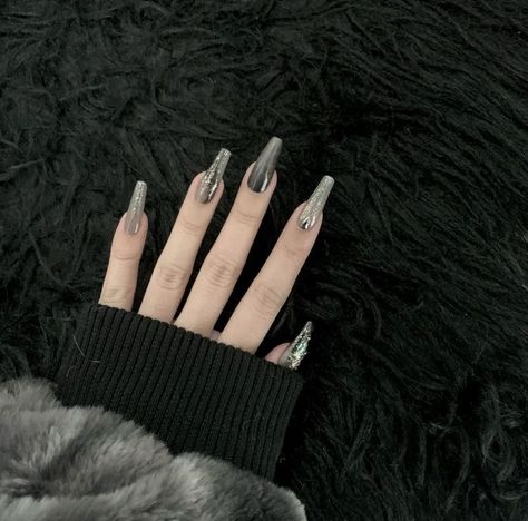 Korean Nails, Y2k Accessories, Grunge Nails, Gray Nails, I Love Nails, Pretty Acrylic Nails, Aesthetic Themes, Love Nails, Nail Artist