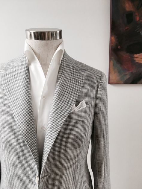 Mens Blazer Outfit, Mens Custom Suits, Bespoke Suit Tailoring, Mens Tailoring, Bespoke Menswear, Summer Business Attire, Suit Fashion Men's, Suit Art, Suit Details