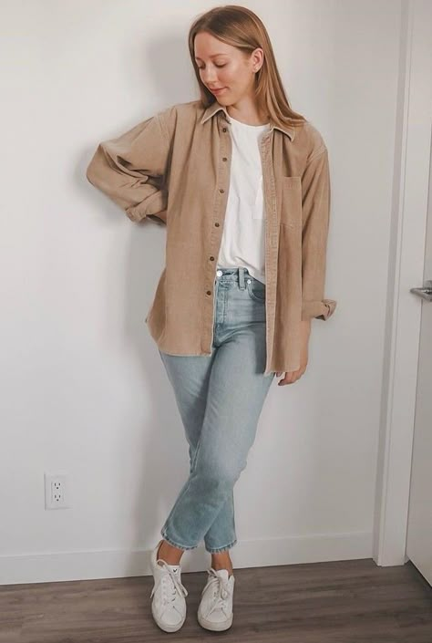 Fall Photographer Outfit, Modern Millenial Fashion, Minimal Comfy Outfit, Neutral Casual Outfits Simple, Converse Outfit For School, Barista Outfits Women, Neutral Feminine Outfit, Social Worker Outfits Casual, Neutral Outfits Women Casual