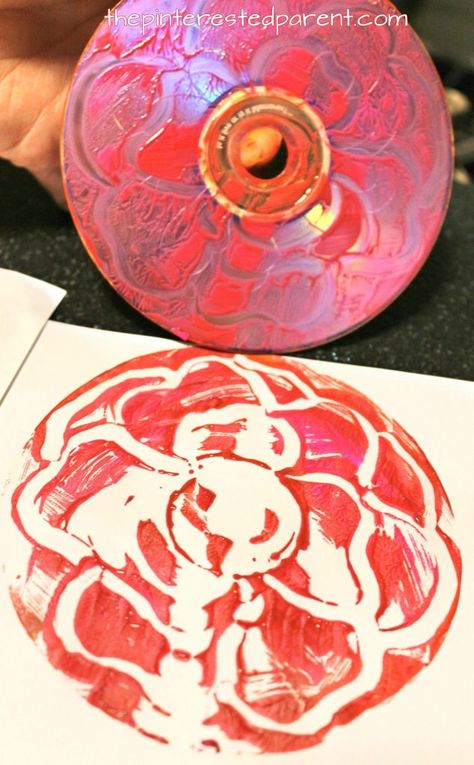 Printmaking with CDs - techniques using paint , yarn, Q-tips and paint. Arts and craft ideas for preschoolers and kids. Elementary Printmaking, Printmaking For Kids, Craft Ideas For Preschoolers, Arts And Craft Ideas, Ideas For Preschoolers, Cd Art, Arts And Craft, Art Lessons Elementary, School Art Projects