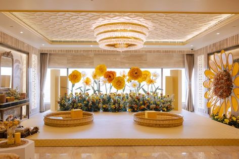 Floral Decor Backdrop, Yellow Floral Decor, Haldi Decoration Ideas, Maharashtrian Wedding, Haldi Decoration, Cocktail Wedding Reception, Home Catering, Wedding Ideas Photos, Decor Backdrop