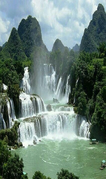 Ban Gioc waterfall Vietnam Natural Waterfalls, Water Fall, Halong Bay, Nature Painting, Palawan, Beautiful Waterfalls, Vietnam Travel, Alam Yang Indah, Green Trees