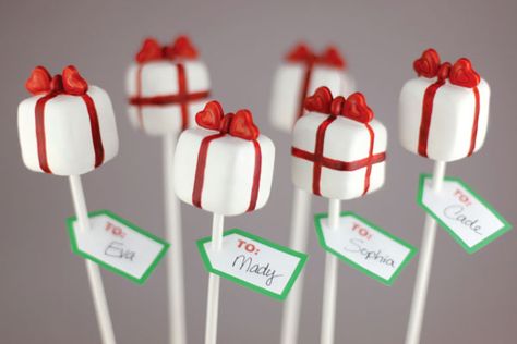 Bakerella DIY & Interview Christmas Present Cake, Christmas Cake Pops Recipe, Holiday Cake Pop, Cake Pop Designs, Present Cake, Christmas Cakes Easy, Mini Torte, Holiday Desserts Table, Christmas Cake Pops