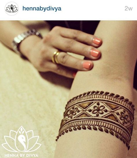 #мехенди для леди Wrist Henna Designs, Henna Designs Simple, Henne Tattoo, Wrist Henna, Jagua Henna, Henna Designs Wrist, Bridal Mehendi Designs Hands, Tattoo Henna, Beautiful Henna Designs