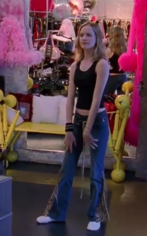 13 Movie Aesthetic Outfits, Thirteen 2003 Outfit, Tracy Core, Thirteen Movie Outfits, 13 The Movie, Thirteen Fashion, Thirteen Aesthetic, 2003 Aesthetic, Romanticizing Winter