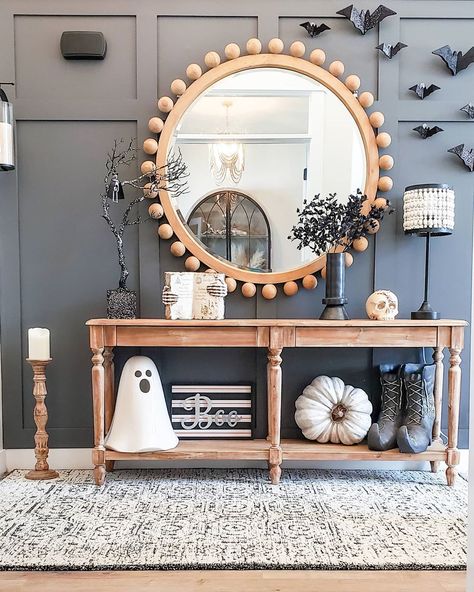 Halloween Entry Table, Halloween Decorations Apartment, Entry Table Decor, Halloween Decor Diy, Home Office Inspiration, Halloween Snacks, Fall Halloween Decor, Entry Table, Décor Diy