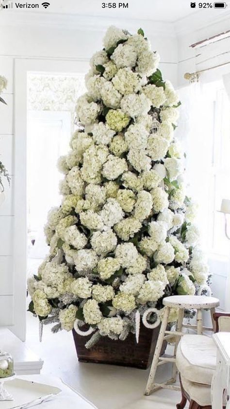 Christmas Tree Hydrangea, Adding Floral Stems To Christmas Tree, White Flower Christmas Tree, Christmas Tree With Hydrangeas, Hydrangea Christmas Decor, Hydrangea Christmas Tree, Ham Christmas, Hydrangea Christmas, Nz Christmas