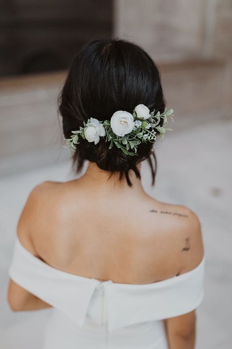 Wedding Hair With White Flowers, White Floral Hair Piece, Wedding Updo With Flower Comb, Real Flowers Bridal Hair, Fresh Flowers Wedding Hair, Low Bun Wedding Hair Flowers, Bride Flower Hair Piece, Floral Updo Wedding, Floral Bridal Hair Piece