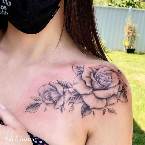 Instagram post by @chik.tattoo • Aug 8, 2020 at 6:47pm UTC Tattoos On Collarbone, Tasteful Tattoos, Collar Bone Tattoo, Flower Tattoo Designs, Trendy Tattoos, Tattoo Flash, Rose Tattoos, Body Tattoos, Tattoo On