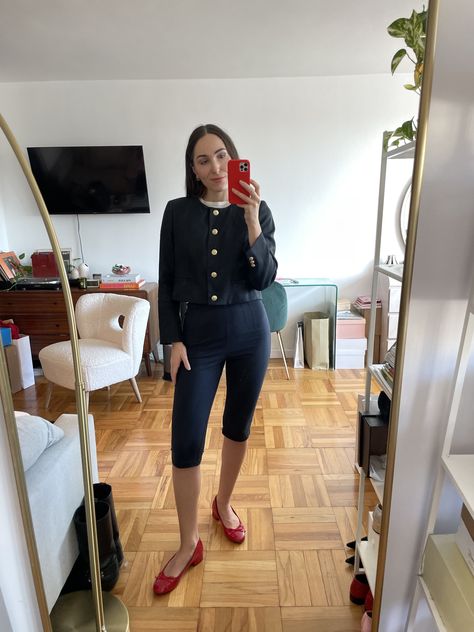 How to Wear Capri Pants: 6 Fresh Ways to Wear the '00s Trend | Who What Wear Black Capri Pants Outfit, Capris Outfit, Colored Pants Outfits, Capri Pants Outfits, Capri Outfits, Ss 2024, J Crew Jacket, Black Capri Pants, Black Capris