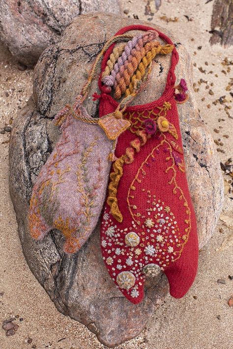 Mermaids Purse, Alice Starmore, Mermaid Purse, Three Dimensional Shapes, Crochet Inspo, Red Purses, French Knots, Knitwear Design, Sewing Project