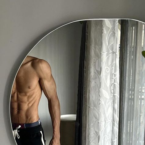 Back Muscles Aesthetic, Men Fitness Aesthetic, Gym Motivation Men, Back Muscles Men, Workout Physique, Gym Men Motivation, Aesthetic Abs, Calisthenics Body, Masculine Man