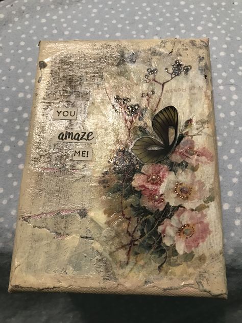 Decoupage Canvas Art, Upcycled Books Crafts, Decoupage On Canvas, Mixed Media Boxes, Old Book Crafts, Altered Canvas, Decoupage Decor, Collage Canvas, Barn Wood Crafts