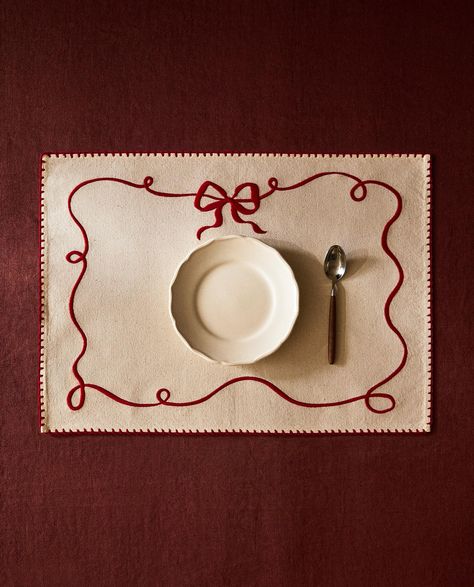 CHRISTMAS COTTON PLACEMAT WITH BOW | Zara Home United States of America Zara Home Christmas, Christmas Table Mats, Christmas Placemat, Colorful Table Setting, Boutique Hotels Design, Embroidered Bow, Christmas Shoot, Christmas Placemats, Christmas Plates