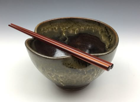 Glazed noodle bowl. Love the line on these and how the chopsticks add to its presence. Bowl With Chopstick Holder, Japanese Pinch Pots, Noodle Bowl Pottery, Pottery Ramen Bowl Ideas, Pottery Noodle Bowls, Noodle Bowls Ceramic, Ramen Bowl Pottery, Ramen Bowl Ceramic, Ceramic Noodle Bowl