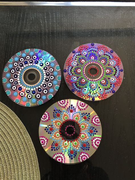 Painting On Dvd Disc, Cd Mandala Art, Cd Crafts Diy, Old Cd Crafts, Old Cd, Cd Crafts, Cd Art, Dot Art Painting, Mandala Dots