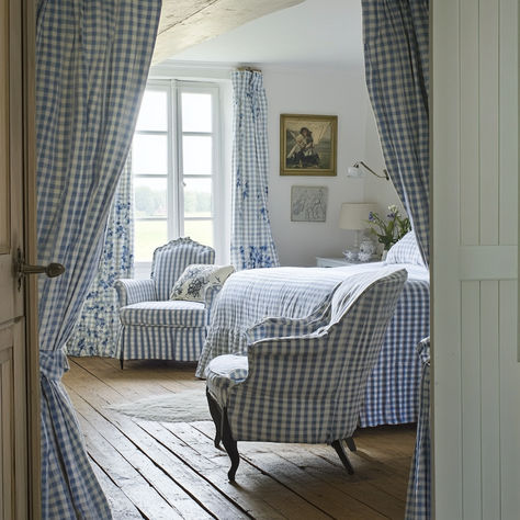 Crisp, clean, blue and white gingham check guest room. Bright and comforting patterns including toiles and gingham check Gingham Couch, Gingham Sofa, Wallpaper In Bathroom, Gingham Wallpaper, French Country Blue, Blue And White Gingham, Country Blue, Bathroom Wallpaper, Guest Rooms