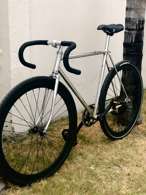 Drop Bar Fixie, Classic Fixed Gear, Fixie Classic, Fixie Bike Ideas, Fixie Frame, Fixie Gear, Classic Road Bike, Urban Bicycle, Fixed Bike