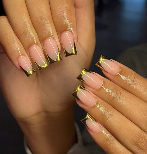 @Nailsbydreamy on insta 🫶🏽 Gold Nails French, Gold Tip Nails, Gold Chrome Nails, Brown Acrylic Nails, Gold Acrylic Nails, Sassy Nails, Work Nails, French Tip Acrylic Nails, French Acrylic Nails