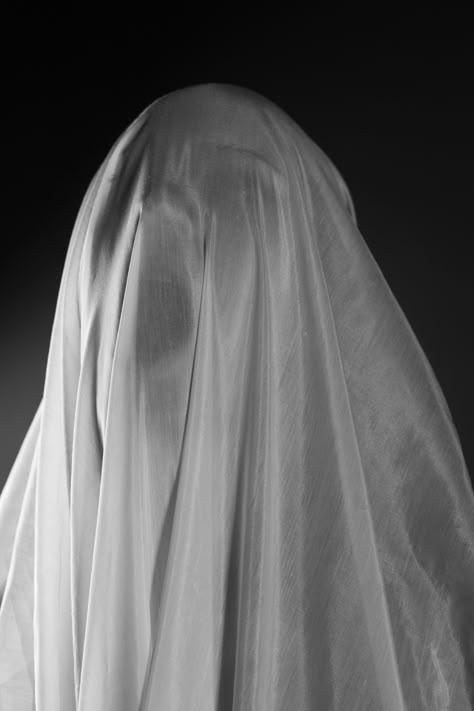 Veiled figure - Photography Veil Over Face, Veiled Woman, A Level Art Sketchbook, Face Veil, White Veils, Dollar Store Halloween, Long Veil, Figure Photo, Figure Photography