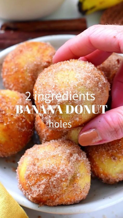 These 2-Ingredient Banana Donut Holes are easy air fryer banana bread treats perfect to fix your banana bread craving in less than 15 minutes. Banana Donut Holes, Bread Balls, Donut Batter, Air Fryer Recipes Dessert, Air Fryer Recipes Snacks, Plant Based Cookbook, Donut Holes, Quick Recipes Snacks, Easy Snack Recipes