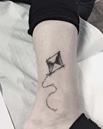 Kite Tattoo, Wooden Birds, Chinese People, Pattern Images, Wooden Bird, Kites, Inspiration Style, Triangle Tattoo, Geometric Tattoo