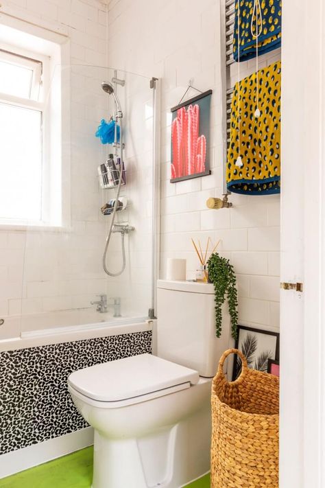 Video tour of a maximalist style rented Apartment in Birmingham UK. This rental has been injected with colour and personality through the use of contact paper (stickyvinyl) #rentedhome #contactpaper #apartment #maximlaliststyle #rental #colourfulhome #hometour #removablewallpaper #washitape Maximalist Bathroom, Rented Apartment, Rental Home Decor, Rental Bathroom, Home Decor Apartment, Maximalist Style, Birmingham Uk, Dream Living, Contact Paper