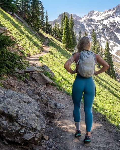 Womans Hiking Outfit, Hike Outfit Summer, Hiking Vibes, Outdoor Fits, Hike Outfit, Trail Outfits, Hiker Girl, Granola Outfits, Outfit Pics