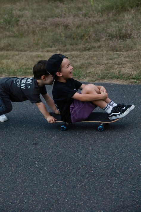 Boys on the skateboard kids skateboard Kids Skateboard, Skate Boy, Skateboard Photos, Kids Skateboarding, Things Photography, Family Pic, Mom Son, Skate Park