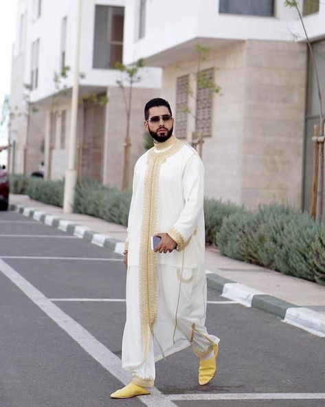 Arabic Outfit, Moroccan Clothes, Summer Kaftan, Arab Men Fashion, Moroccan Bride, Moroccan Clothing, African Shirts For Men, Mode Kimono, Muslim Men