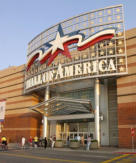 When Mall of America was built, its theme was "America" reflected in its external facade of stars and stripes and the colors red, white, & blue. Mall Of America Minnesota, Midwest Family Vacations, Indoor Theme Park, Bloomington Minnesota, Family Vacation Ideas, Minnesota Travel, Intercontinental Hotel, Minnesota Home, Mall Of America