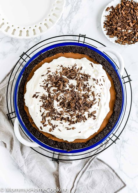 This No-Bake Eggless Chocolate Cream Pie is silky, rich, indulgent, and yet so light and dreamy! Quick and easy to put together. A perfect eggless chocolate dessert for any occasion. Mud Pie Recipe, Chocolate Graham Cracker Crust, Chocolate Silk Pie, Chocolate Cream Pie Recipe, Mississippi Mud Pie, Silk Pie, Sweet Pies, Chocolate Pie Recipes, Mississippi Mud