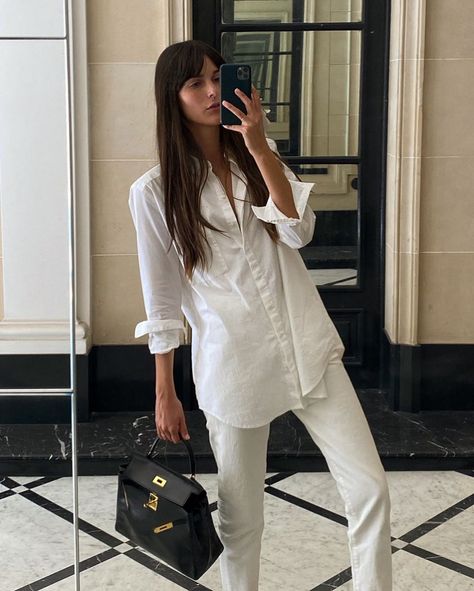 The Hermès Kelly Bag will never go out of style, and here's proof French Wardrobe Essentials, French Wardrobe Basics, Leia Sfez, French Wardrobe, Hermes Kelly Bag, French Girl Style, Kelly Bag, Inspo Outfit, Hermes Bags