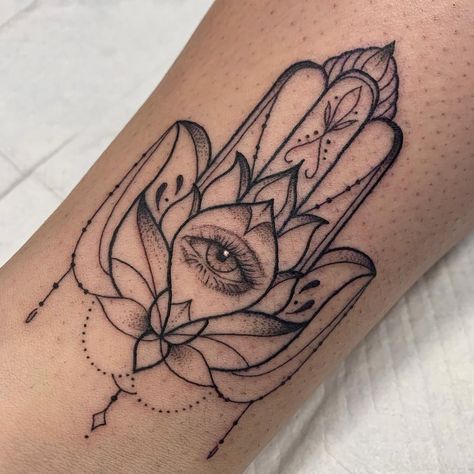 JB on Instagram: “Thank you @nicole_desiree_ for always being the best😍😍😍 hamsa hand for her today 💙🙌🏼 #hamsahand #hamsatattoo” Hamsa Tattoo Simple, Hamsa Tattoo Design, Hamsa Hand Tattoo, Laura Jade Stone, Hamsa Tattoo, Tattoos Women, Leg Tattoos Women, Art Tattoos, Little Tattoos