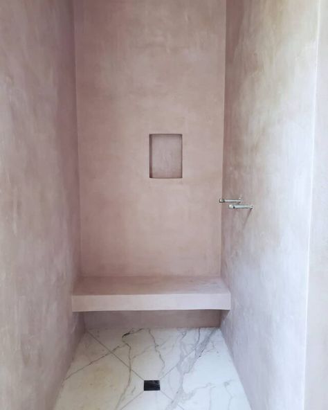 Tadelakt Bathroom, Tadelakt Plaster, Lime Plaster, Outdoor Cabana, Stove Backsplash, Pink Paint, Plaster Walls, Evernote, Kids Bath