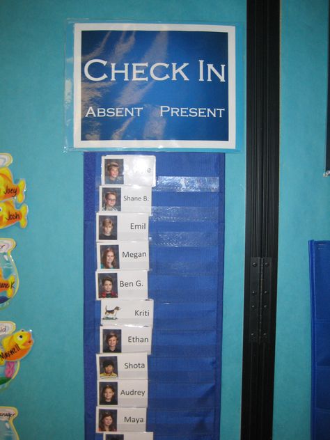 Best check-in/attendance system ever!  I take pictures of the kids, put them on business cards from Avery and print them with their names.  I put them in a 2-column pocket chart, and each day the kids move them from "Absent" to "Present".  Easy to see who is gone!  Kids keep their lunch cards behind their check-in card. Classroom Attendance Chart Ideas, Attendance Check In Ideas, Preschool Classroom Attendance Chart, Self Attendance For Kindergarten, Home And School Attendance Chart, Classroom Attendance Chart, Classroom Check In Attendance, Classroom Attendance, Back To School Displays