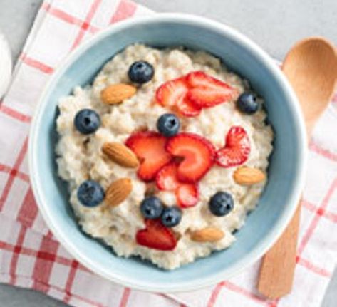 Is porridge healthy? Fruit Breakfast, Coconut Rice, Oatmeal Recipes, Breakfast Smoothie, Lower Cholesterol, Matcha Latte, Vegan Foods, Foods To Eat, Best Breakfast