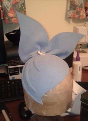 Tanith Rowan: How to make a hat if you're a little neurotic #millinery #judithm #hats Millinery Diy, Make A Hat, Fascinator Hats Diy, Ladies Hats, Hat Blocks, 1960s Style, Hat Tutorial, Diy Hat, Felting Tutorials