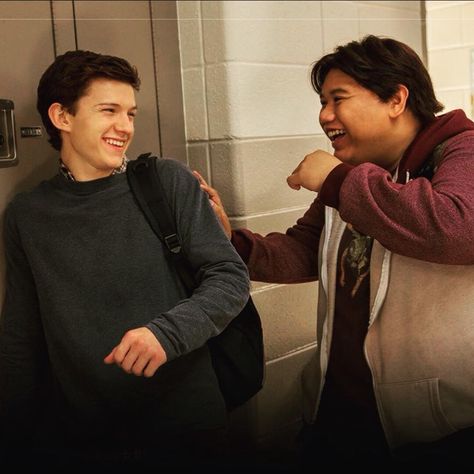 Tom Holland And Jacob Batalon, Domestic Avengers, Spiderman Cast, Jacob Batalon, Avengers Dr, Spider Man Homecoming, Tom Holland Zendaya, Hospital Room, Tom Holland Spiderman