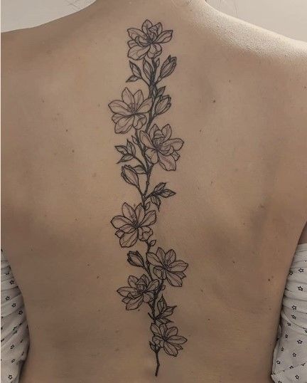 Flower Spine Tattoo, Back Tattoo Women Spine, Floral Back Tattoos, Flower Spine Tattoos, Tato Minimal, Shape Tattoo, Spine Tattoos For Women, Awesome Tattoos, Spine Tattoo