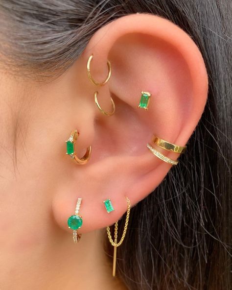 Nina Segal Jewelry on Instagram: “Some Emeralds to spruce up your Sunday 🍀❇️💚 . . #emerald #queen #baguette #emeraldearrings #piercings #instapiercing #earstack #diamonds…” Celebrity Ear Piercings, Pretty Ear Piercings, Silver Jewelry Design, Bridal Gold Jewellery Designs, Stacked Jewelry, Emerald Earrings, Bridal Gold Jewellery, Gold Jewellery Design, Small Things