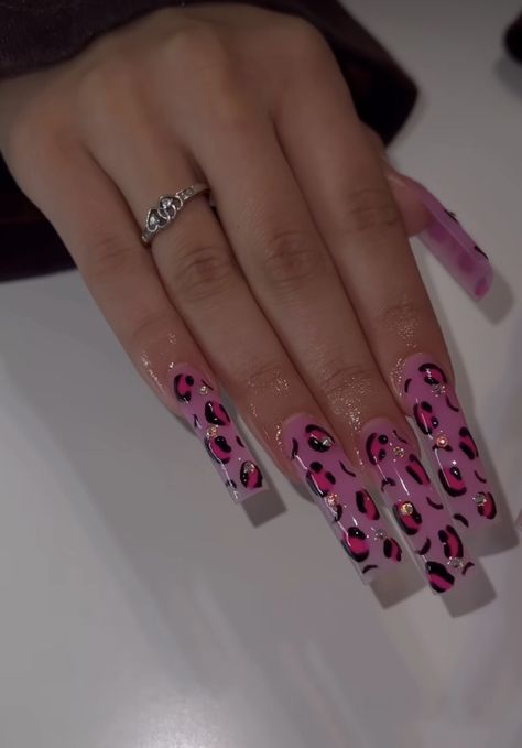 Pink And Brown Cheetah Nails, Pink And Black Leopard Nails, Pink And Black Cheetah Nails, Cheetah Print Nails Pink, Pink Cheetah Print Nails, Y2k Nail Ideas, Birthday Y2k, Pink Cheetah Nails, Y2k Nail