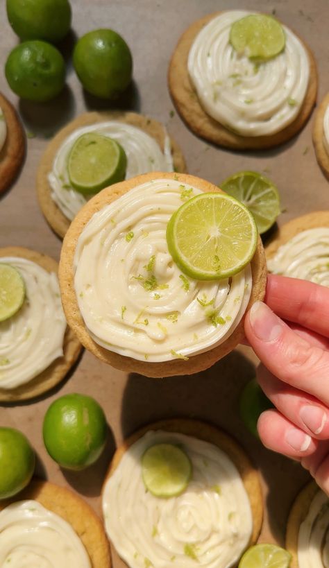 Key Lime Cheesecake Cookie- Crumbl Copycat Cookie Recipe Crumbl Style Cookies, Key Lime Pie Cookies, Key Lime Cookie Recipe, Key Lime Pie Cheesecake, Crumbl Copycat, Key Lime Cookies, Crumble Cookie Recipe, Cheesecake Cookie, Crumble Cookies