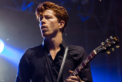 Shaun White of Bad Things performs in Chicago. Shawn White, Alan Ashby, Shaun White, Domhnall Gleeson, Extreme Sport, Tony Hawk, Flying Tomato, Bad Things, Michael Fassbender