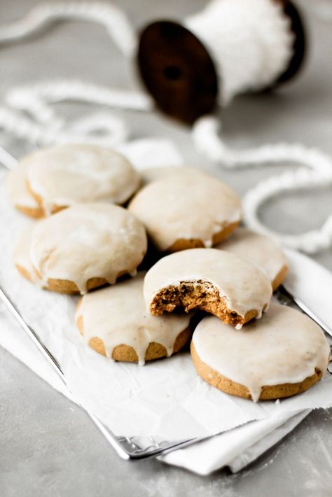 Iced Chewy Gingerbread Cookie - Baran Bakery Soft And Chewy Gingerbread Cookies, December Inspiration, Cafe Cakes, Gingerbread Cookie Dough, Chewy Gingerbread Cookies, Christmas Meal, Baking Journal, Brownies Cookies, Winter Things