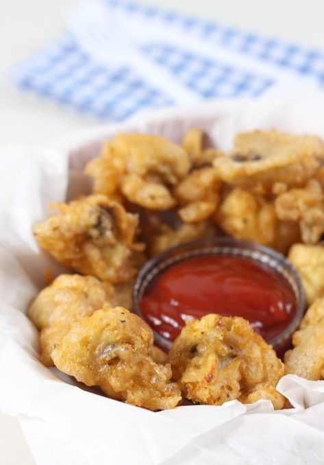 Beer Battered Mushrooms, Battered Mushrooms, Pub Snack, Mushroom Dishes, Beer Battered, Mushroom Recipe, Gastro Pubs, Vegan Mushroom, Fried Mushrooms