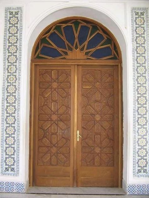 Pintu Masjid, Islamic Door, Arabic House, Mosque Design Islamic Architecture, Islamic Decoration, Architecture Design Presentation, Modern Restaurant Design, Moorish Design, Front Door Paint Colors