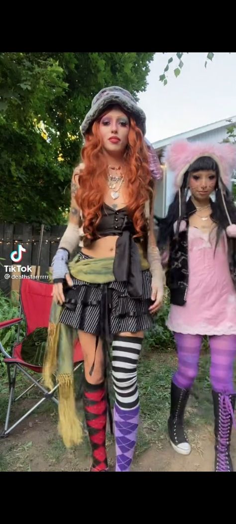 Cheshire Cat Fashion, Aesthetic Mad Hatter Costume, Queen Of Hearts Casual Outfit, Halloween Costume Mad Hatter, Mad Hatter Outfit Ideas Casual, Mad Hatter Alice In Wonderland Costume, Alison Wonderland Costume, Mad Hatter And Cheshire Cat Costumes, Madhatters Costume Women