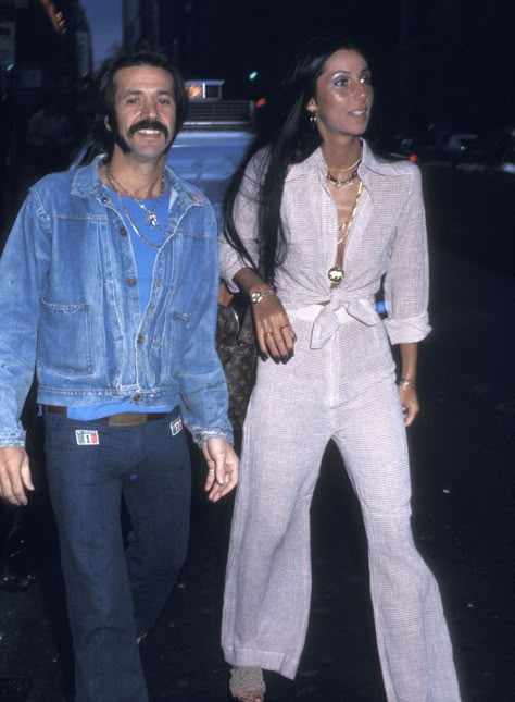 Cher's Best Outfits and Fashion Moments Over The Years - Cher Photos and Style Evolution 1970s Fashion Trends, Cher Style, Cher 70s, Cher Fashion, Sonny Bono, Cher And Sonny, Cher Outfits, Cher Photos, Sonny And Cher