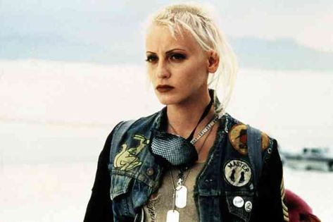 Lori Petty Net Worth, Height, Age, Affair, Bio, and More Lori Petty, Jason Biggs, Penny Marshall, Station Eleven, Summer Camp Island, 21 Jump Street, Laura Prepon, Dark Brown Hair Color, Dark Brown Eyes